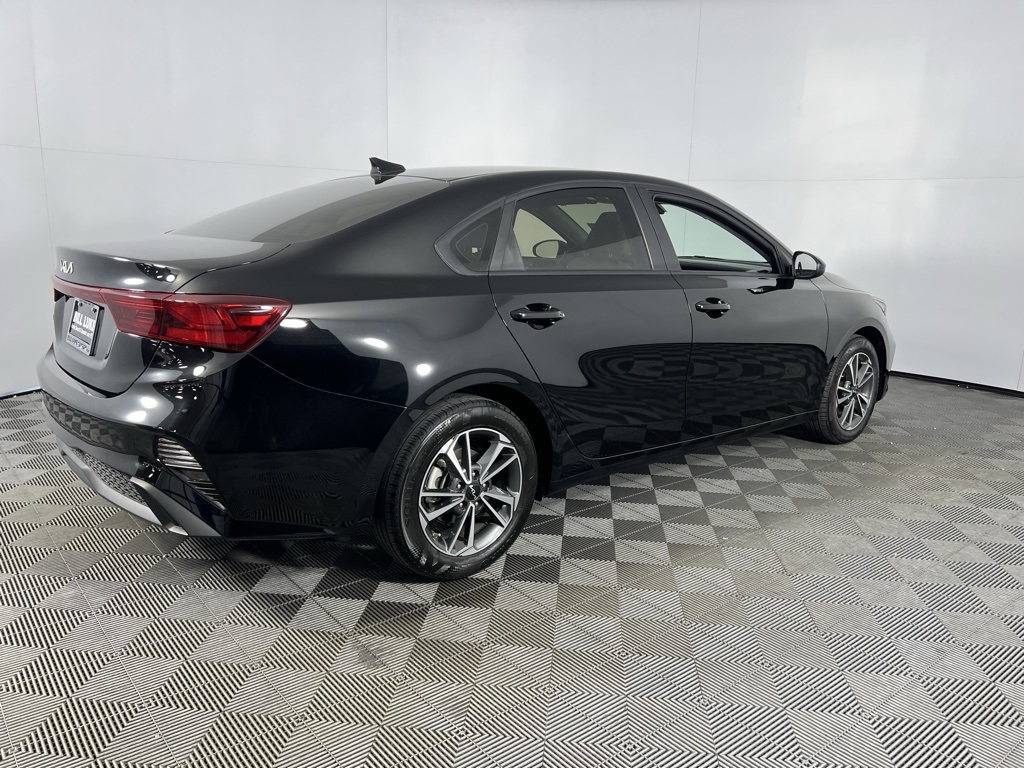 2023 Kia Forte LXS photo 4