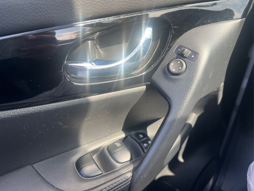 2022 Nissan Rogue Sport SV photo 18