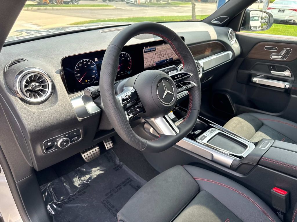 2025 Mercedes Benz GLB 250 4MATIC photo 18