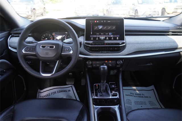 2023 Jeep Compass Latitude photo 12