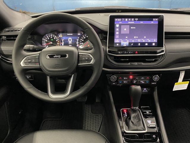 2025 Jeep Compass Latitude photo 4