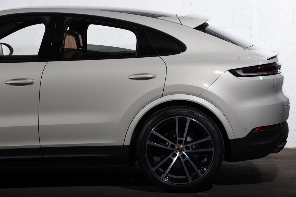 2025 Porsche Cayenne photo 14