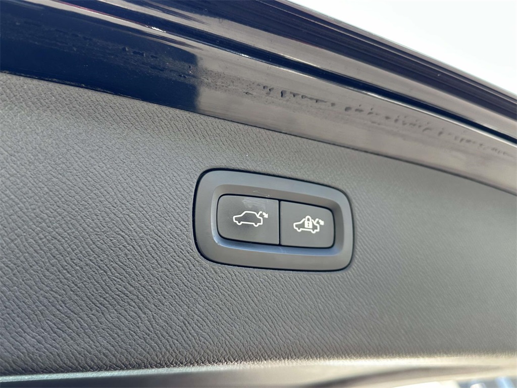 2019 Volvo XC90 T6 Momentum photo 29