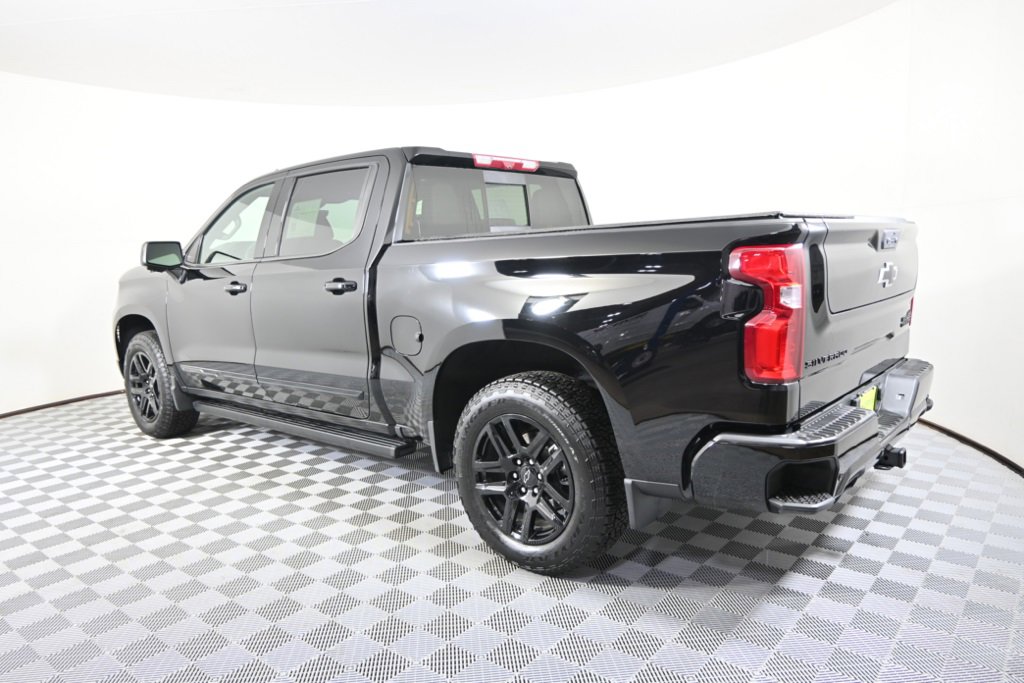 2024 Chevrolet Silverado 1500 High Country photo 3