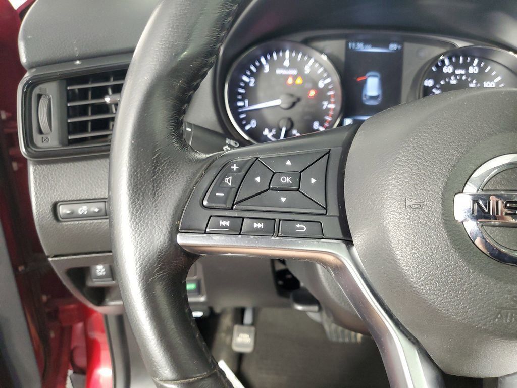 2017 Nissan Rogue SV photo 25