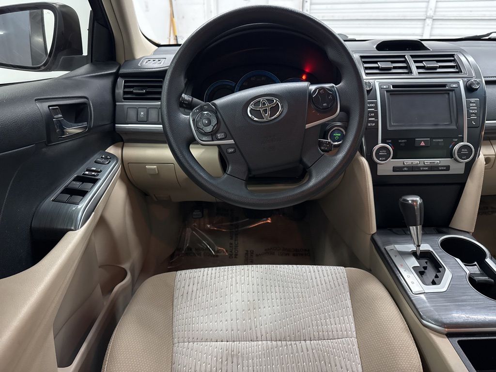 2014 Toyota Camry Hybrid LE photo 18