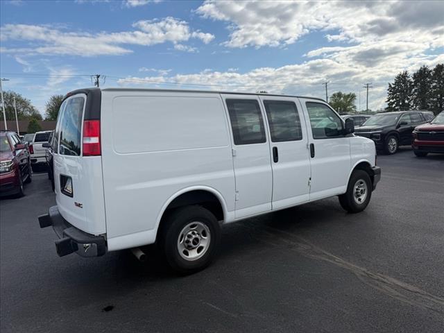 2022 Gmc Savana Cargo 2500 photo 3