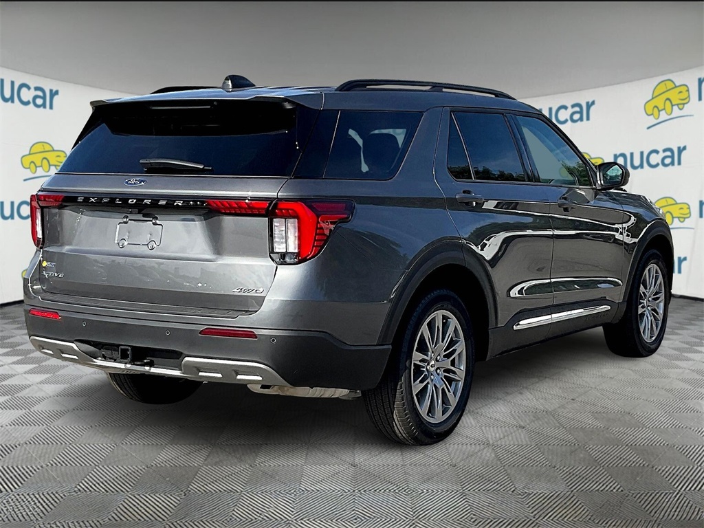 2025 Ford Explorer photo 6