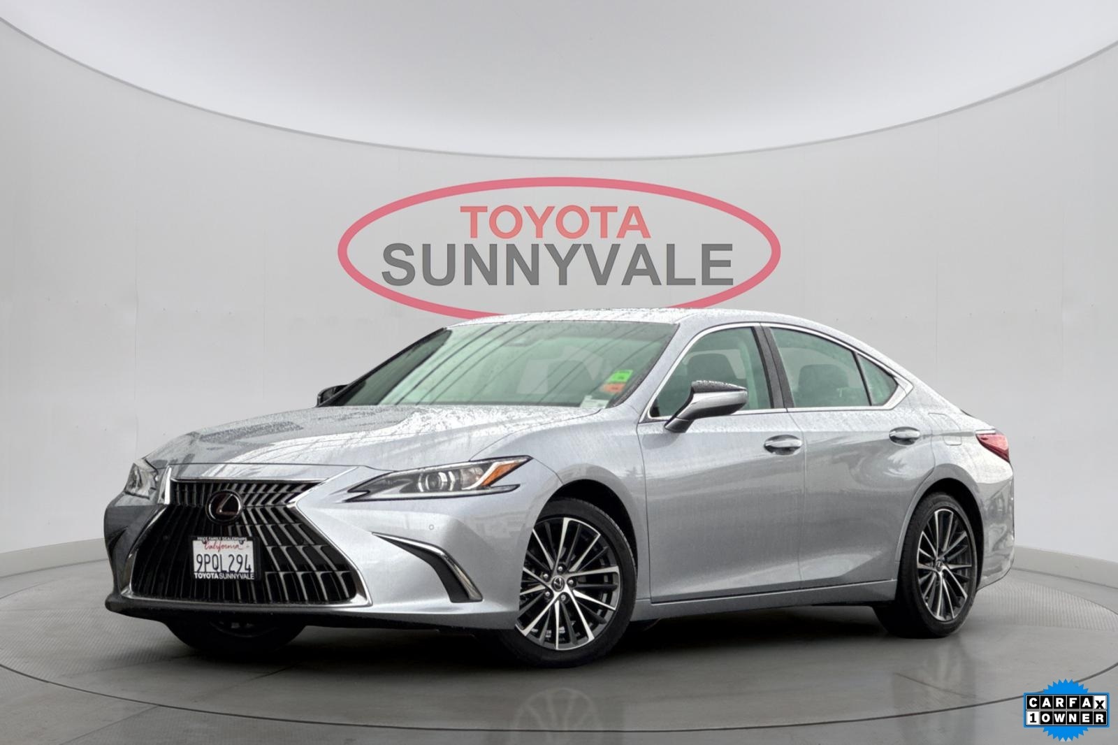 2025 Lexus ES Hybrid 300h's photo