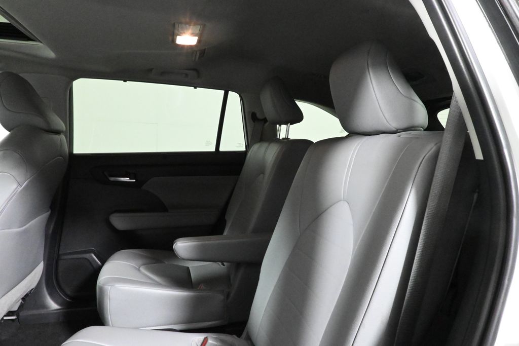 2024 Toyota Highlander XLE photo 4