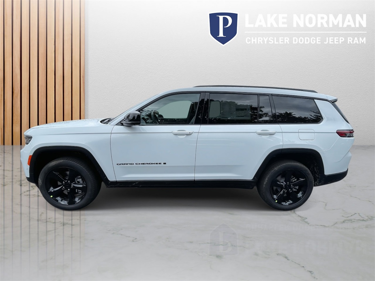 2025 Jeep Grand Cherokee Limited photo 2