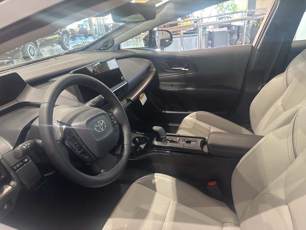 2025 Toyota Prius XLE photo 4