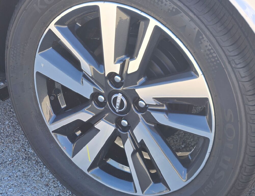2025 Nissan Versa SV photo 11