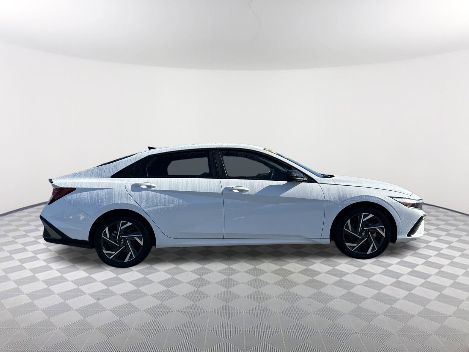 2025 Hyundai Elantra SEL Sport photo 4