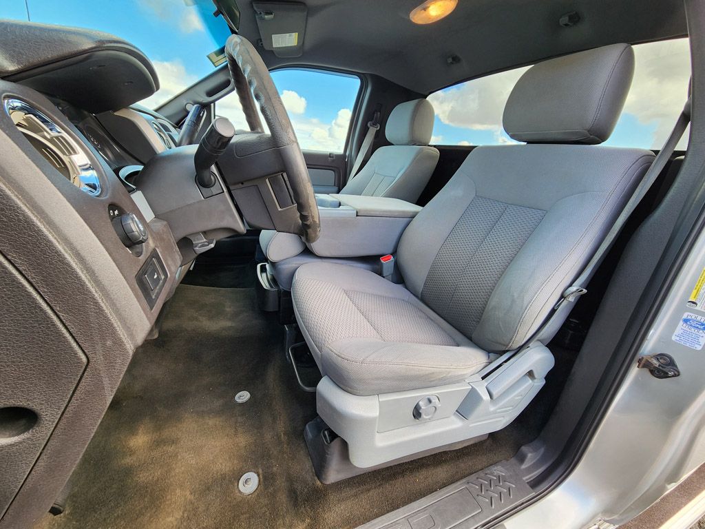 2012 Ford F-150 XLT photo 17