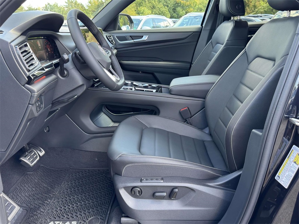 2026 Volkswagen Atlas Cross Sport SEL R-Line photo 14