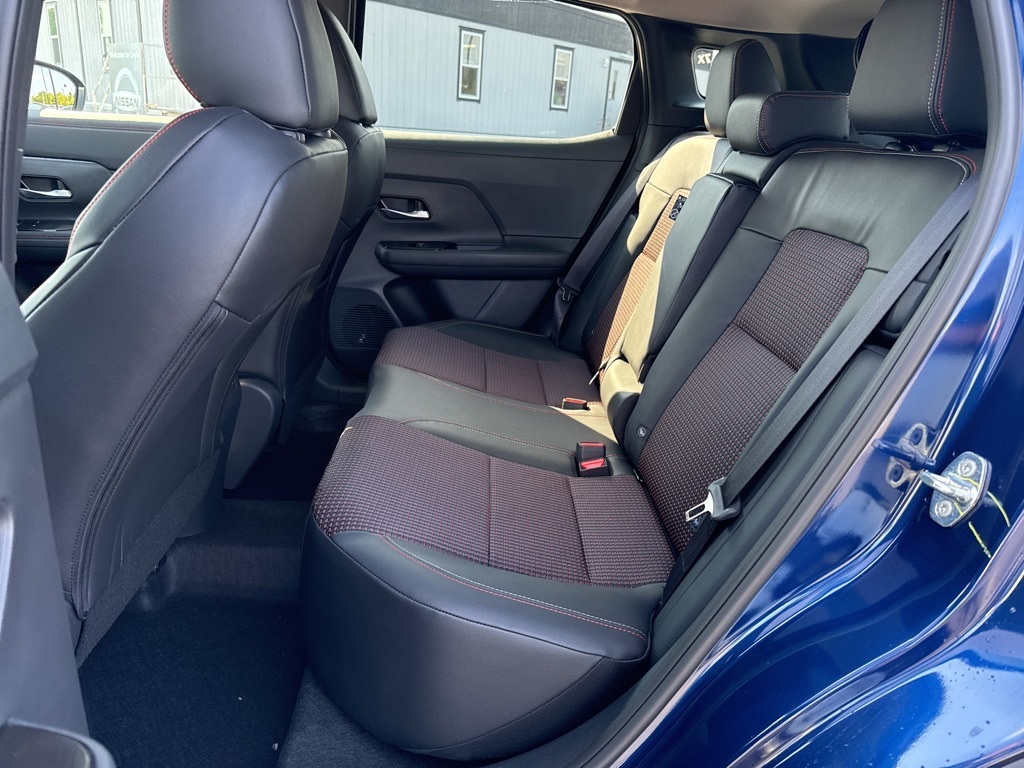 2026 Nissan Kicks SR photo 9