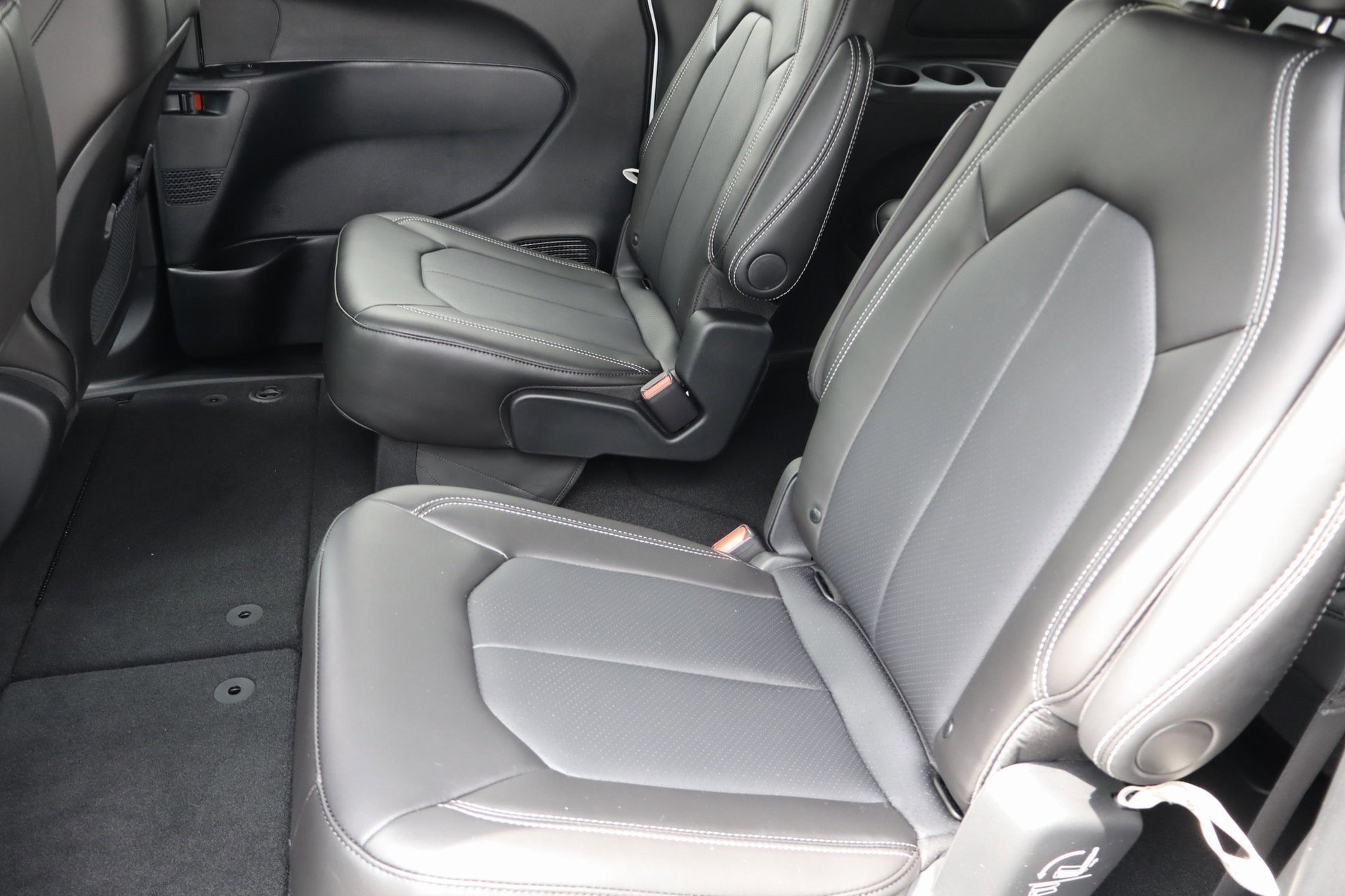 2025 Chrysler Voyager LX photo 21