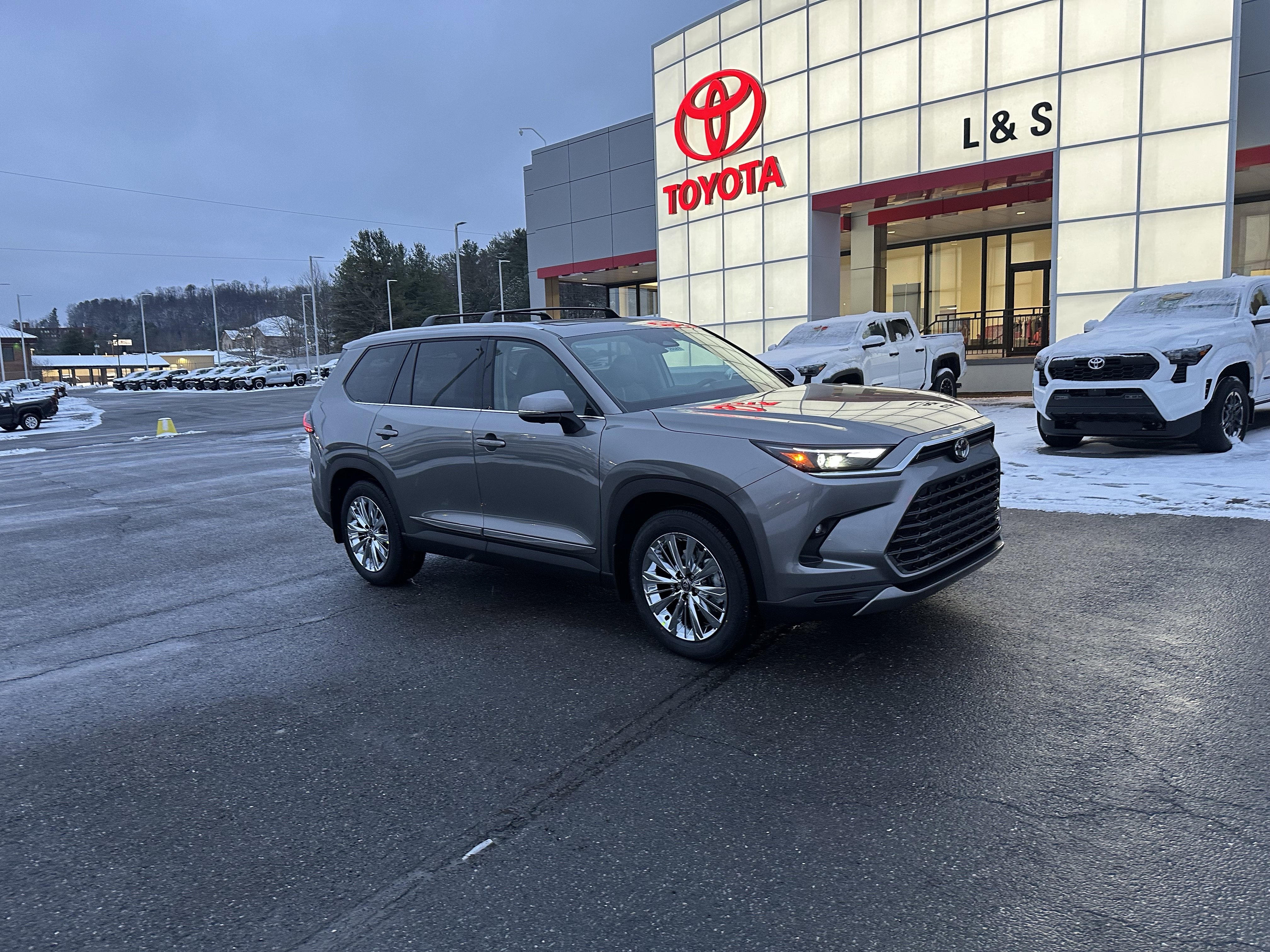 2026 Toyota Grand Highlander Platinum's photo