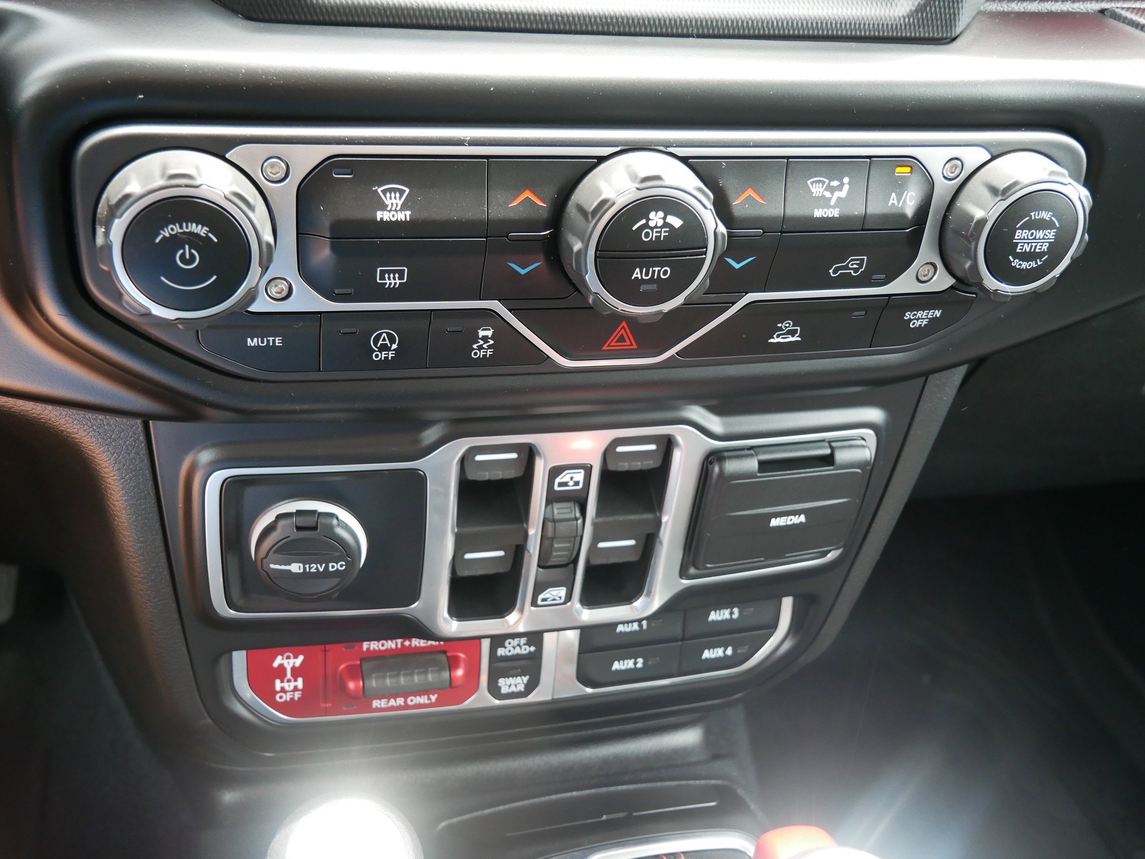 2023 Jeep Wrangler Rubicon photo 22