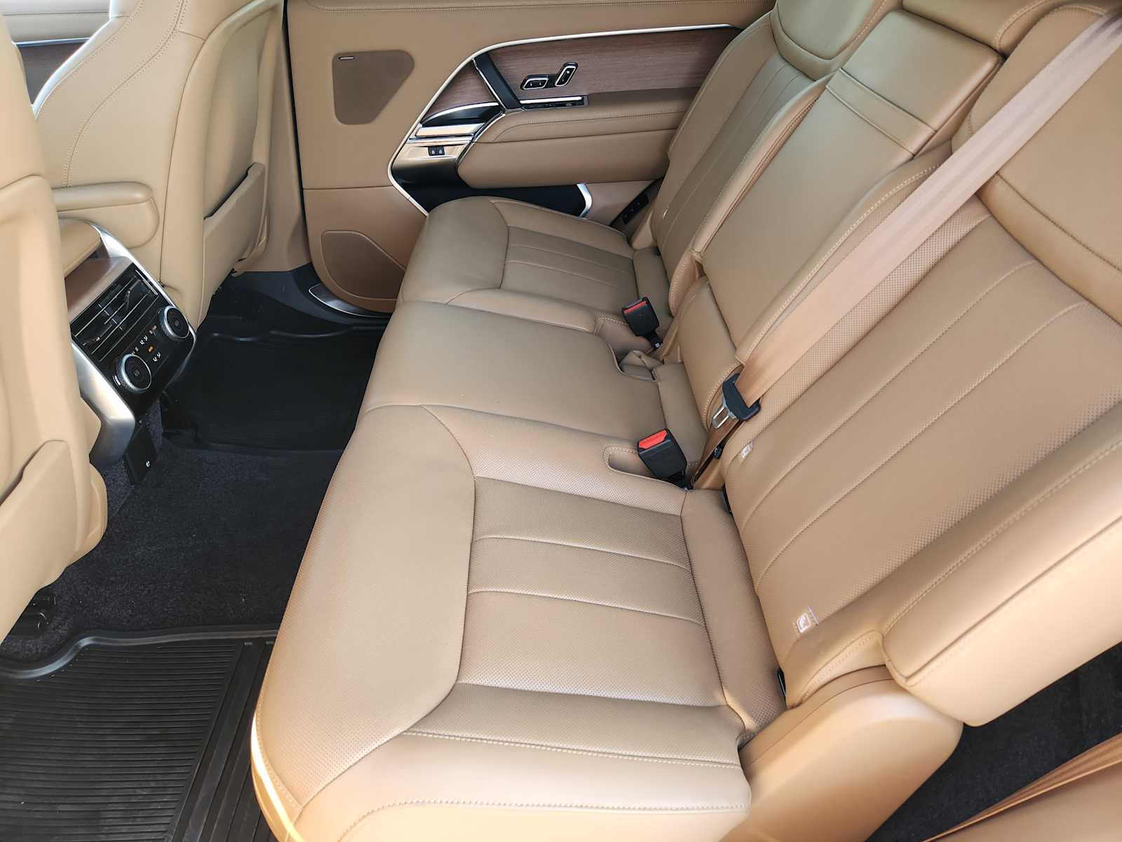 2023 Land Rover Range Rover SE photo 25
