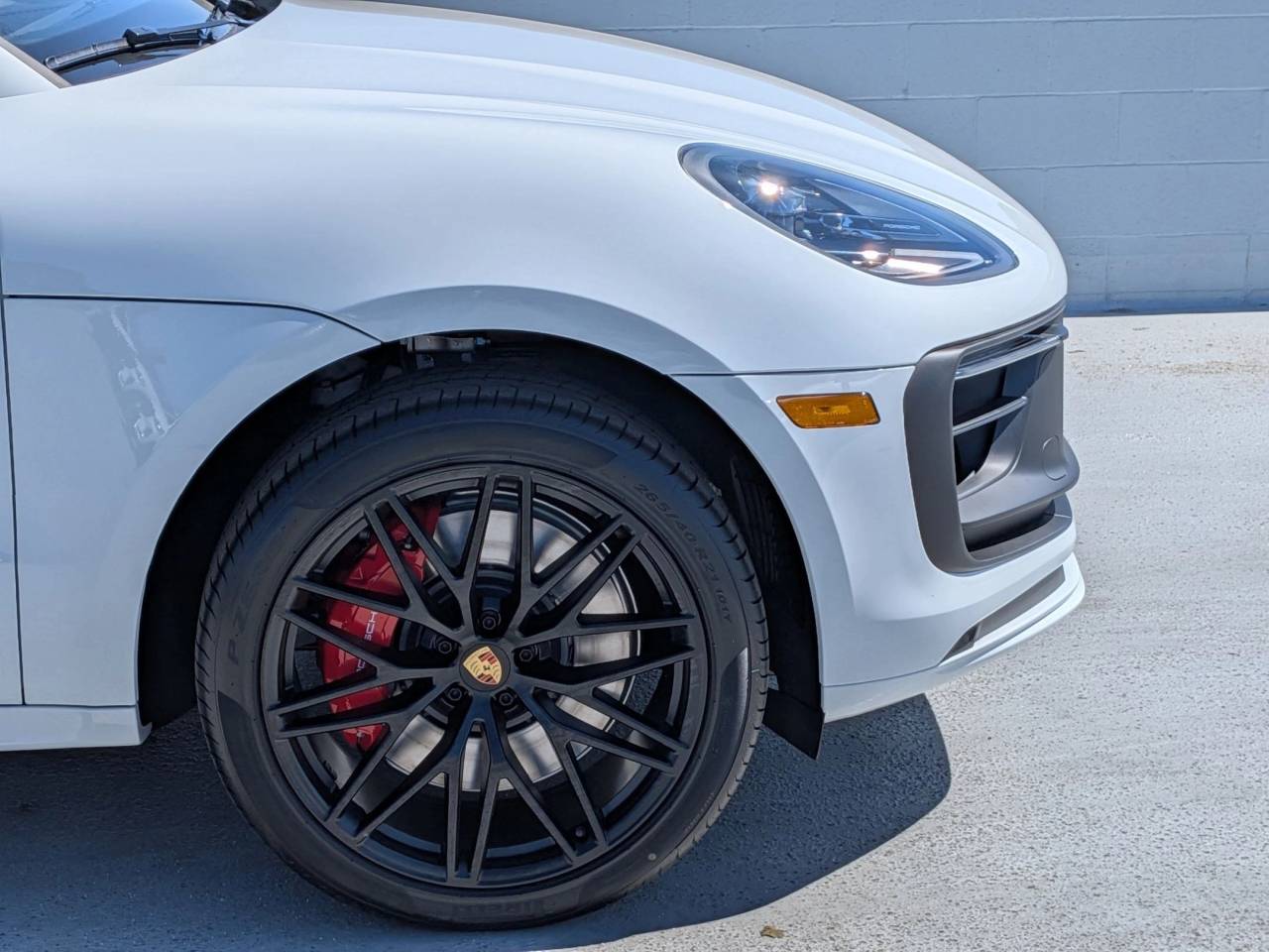 2025 Porsche Macan GTS photo 11