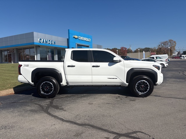 2025 Toyota Tacoma TRD Off-Road photo 4