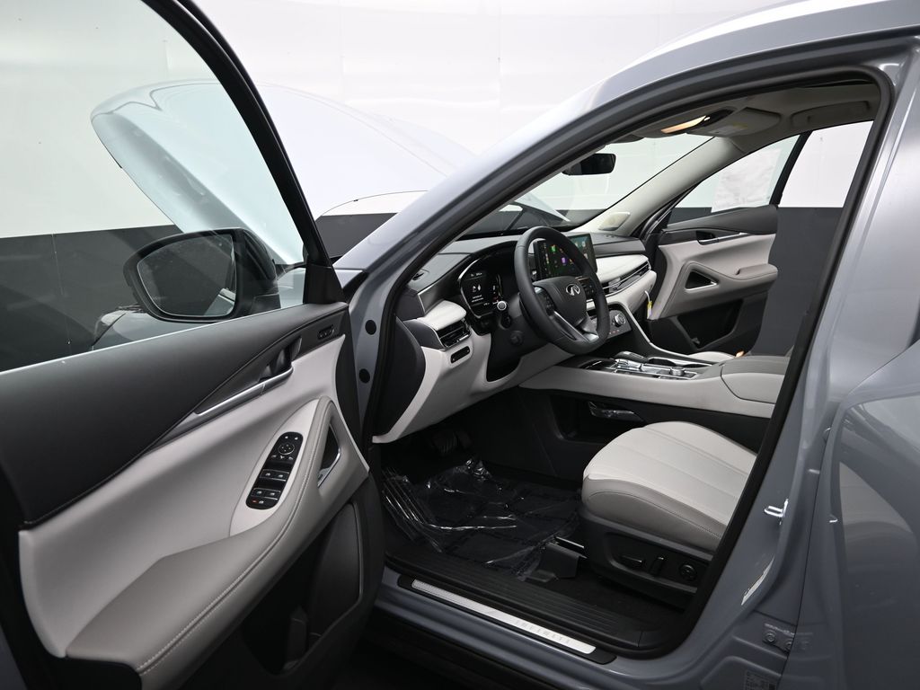 2026 Infiniti QX60 Luxe photo 11