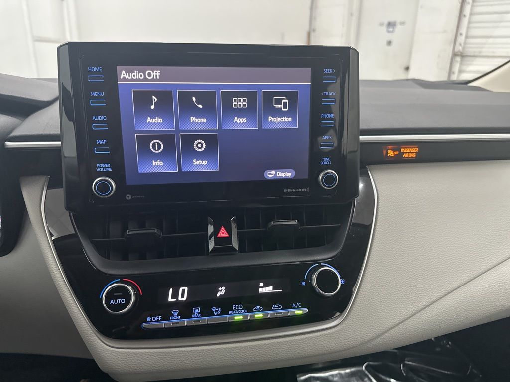 2022 Toyota Corolla LE photo 13