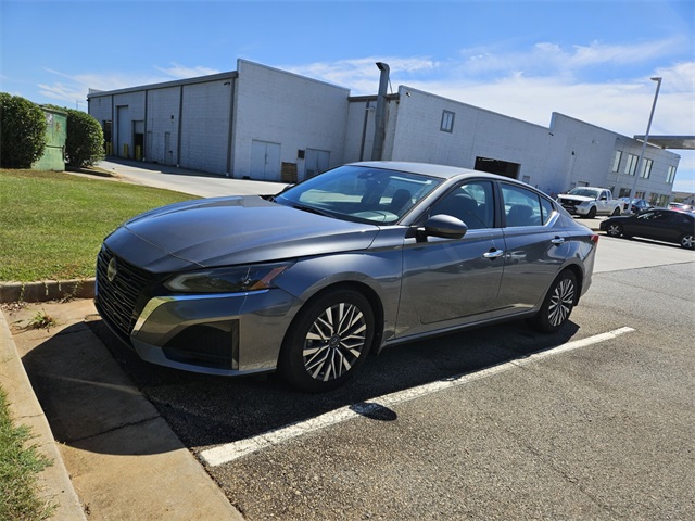 2023 Nissan Altima 2.5 SV photo 3