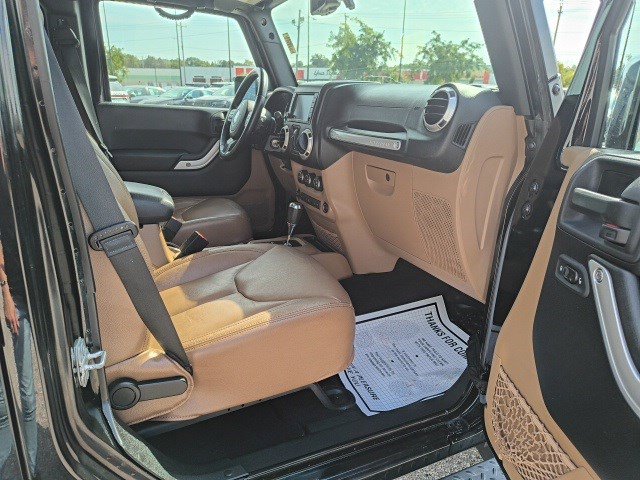 2016 Jeep Wrangler Unlimited Sahara photo 18