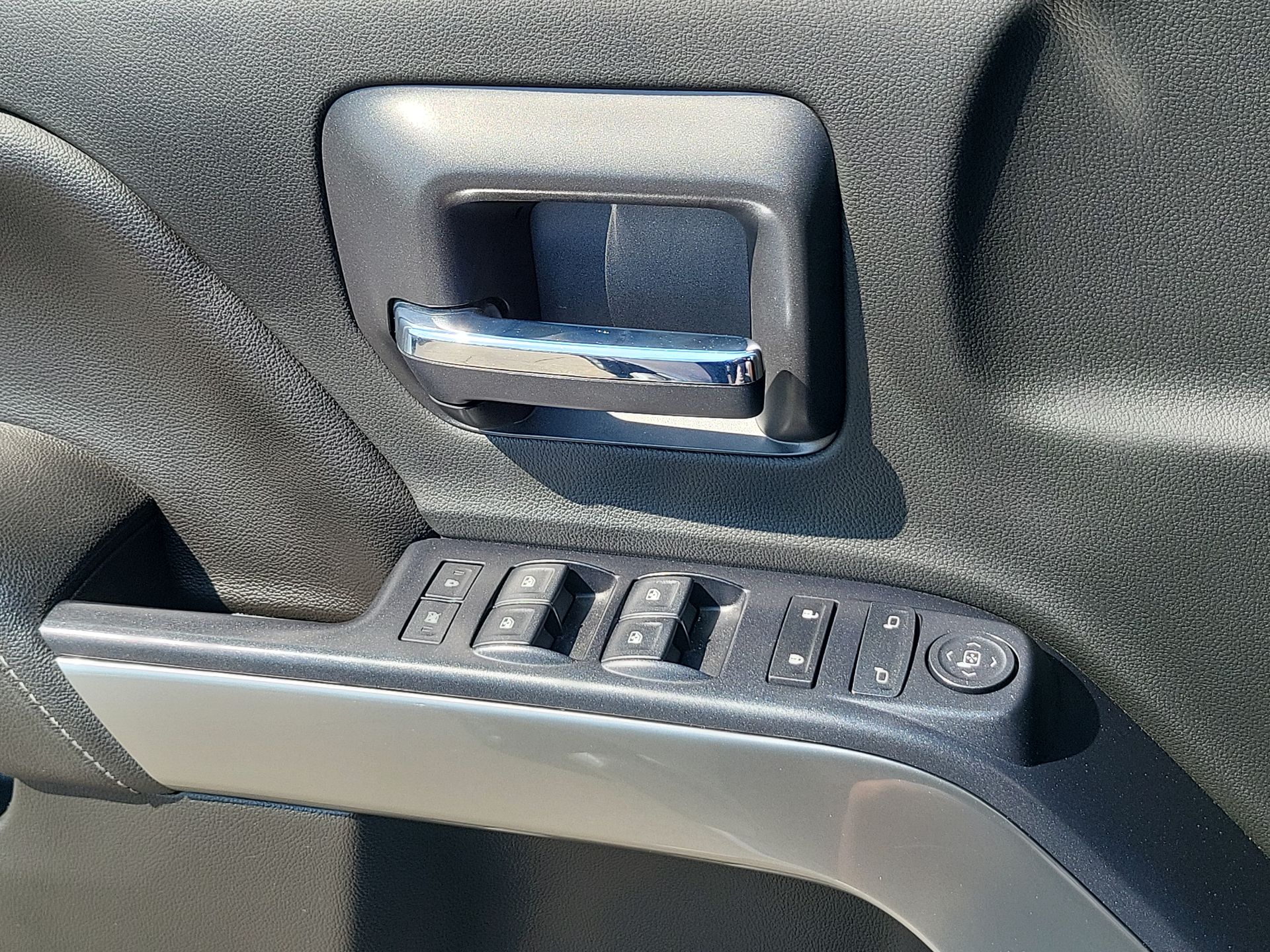 2018 Chevrolet Silverado 1500 LT photo 13
