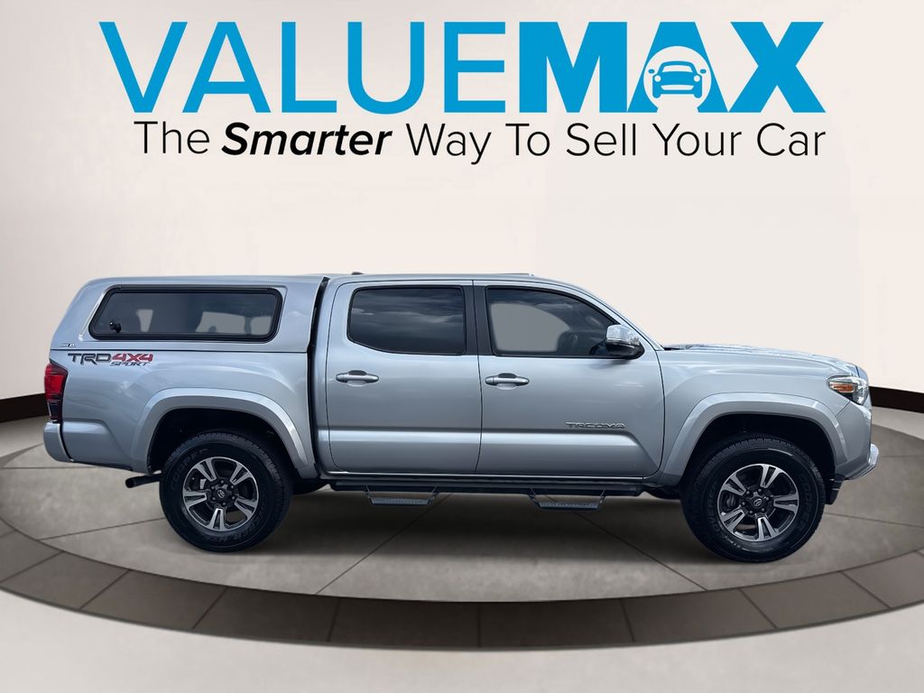 2019 Toyota Tacoma TRD Sport photo 2