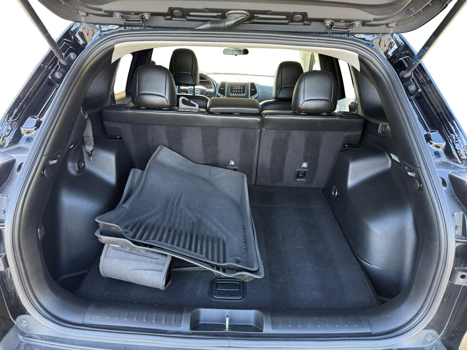 2019 Jeep Cherokee Altitude photo 16