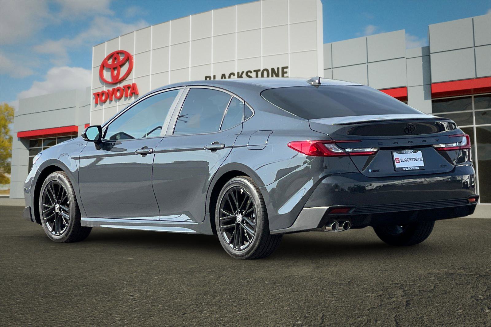 2025 Toyota Camry SE photo 4