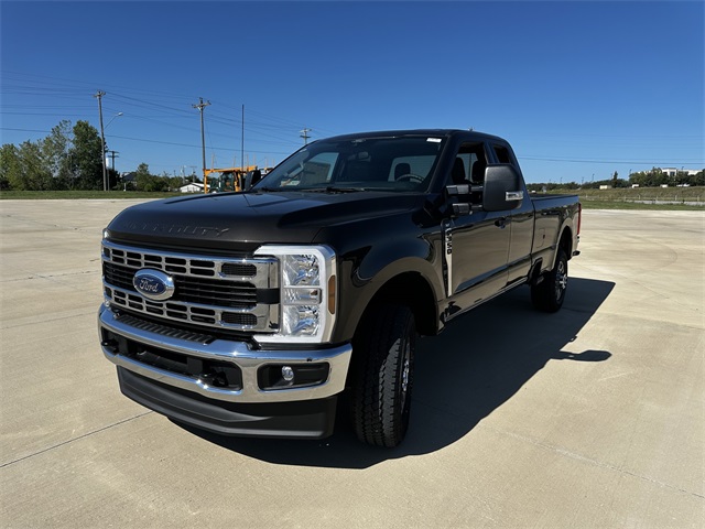 2025 Ford F-350 XLT photo 4