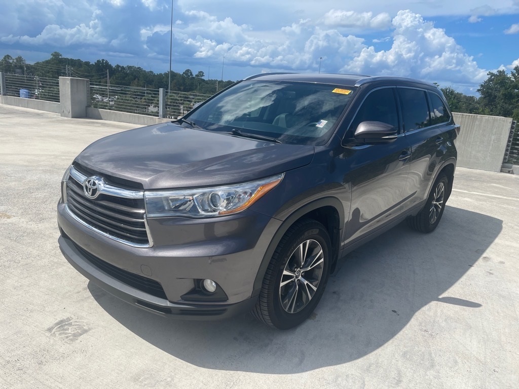 2016 Toyota Highlander XLE photo 2