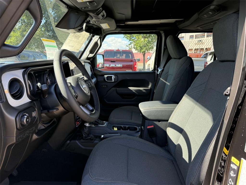 2025 Jeep Wrangler Willys photo 16