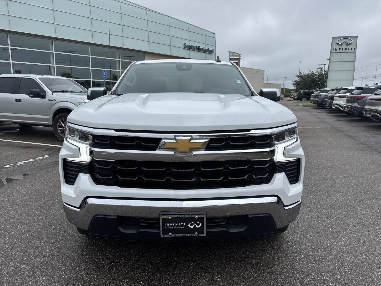 2023 Chevrolet Silverado 1500 LT photo 2
