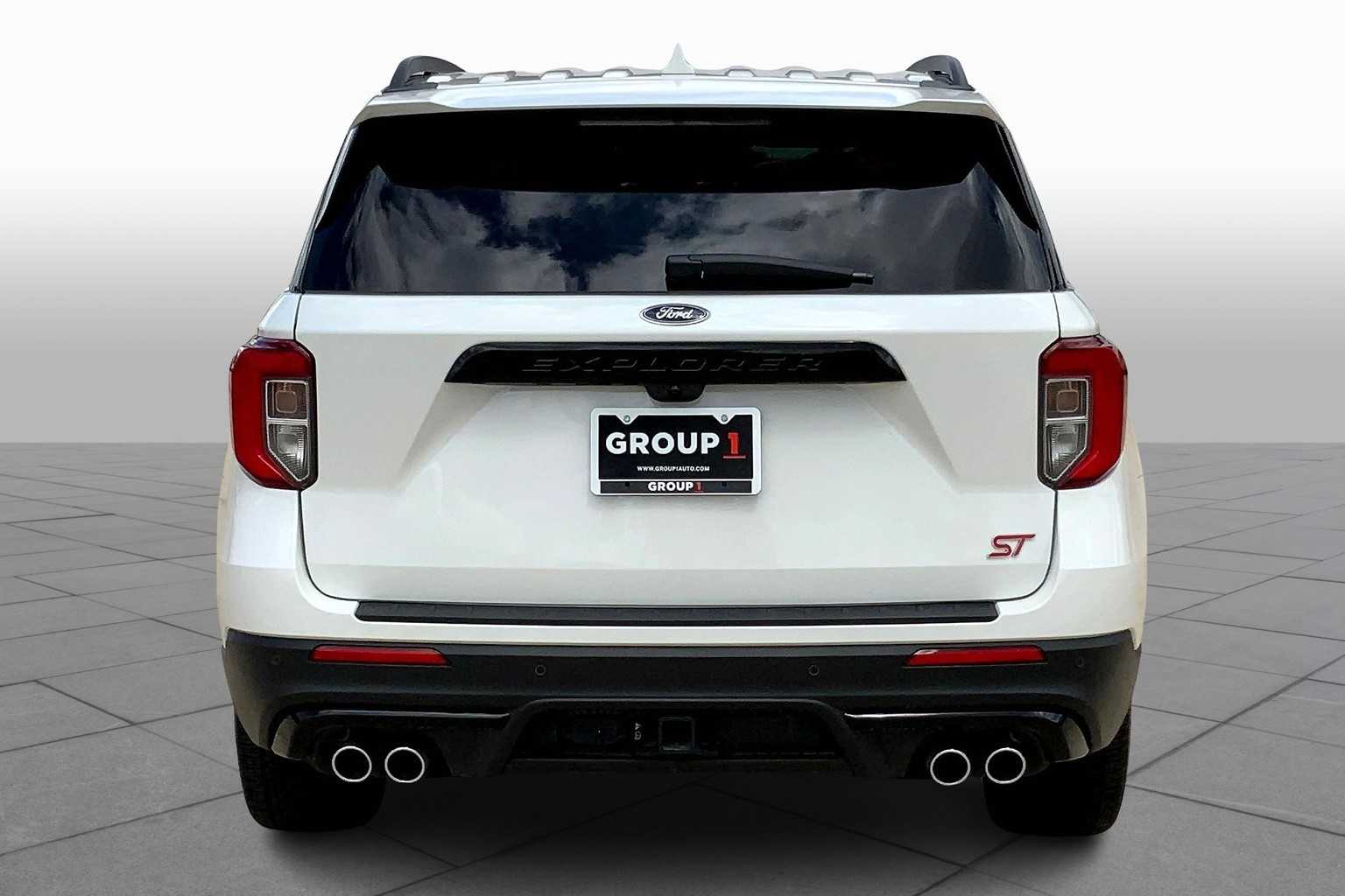 2023 Ford Explorer ST photo 3