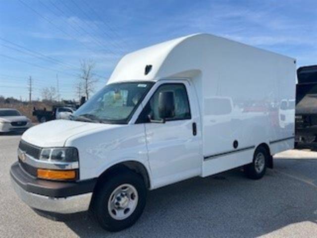 2024 Chevrolet Express Cutaway 3500 photo 3