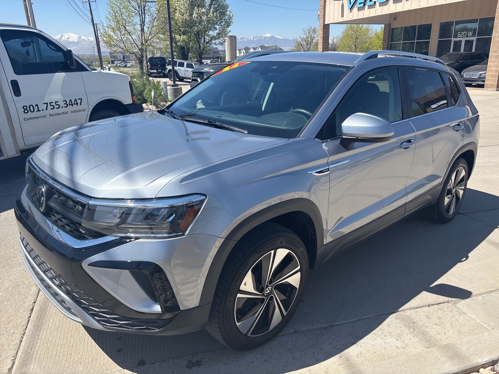 2024 Volkswagen Taos SE photo 3