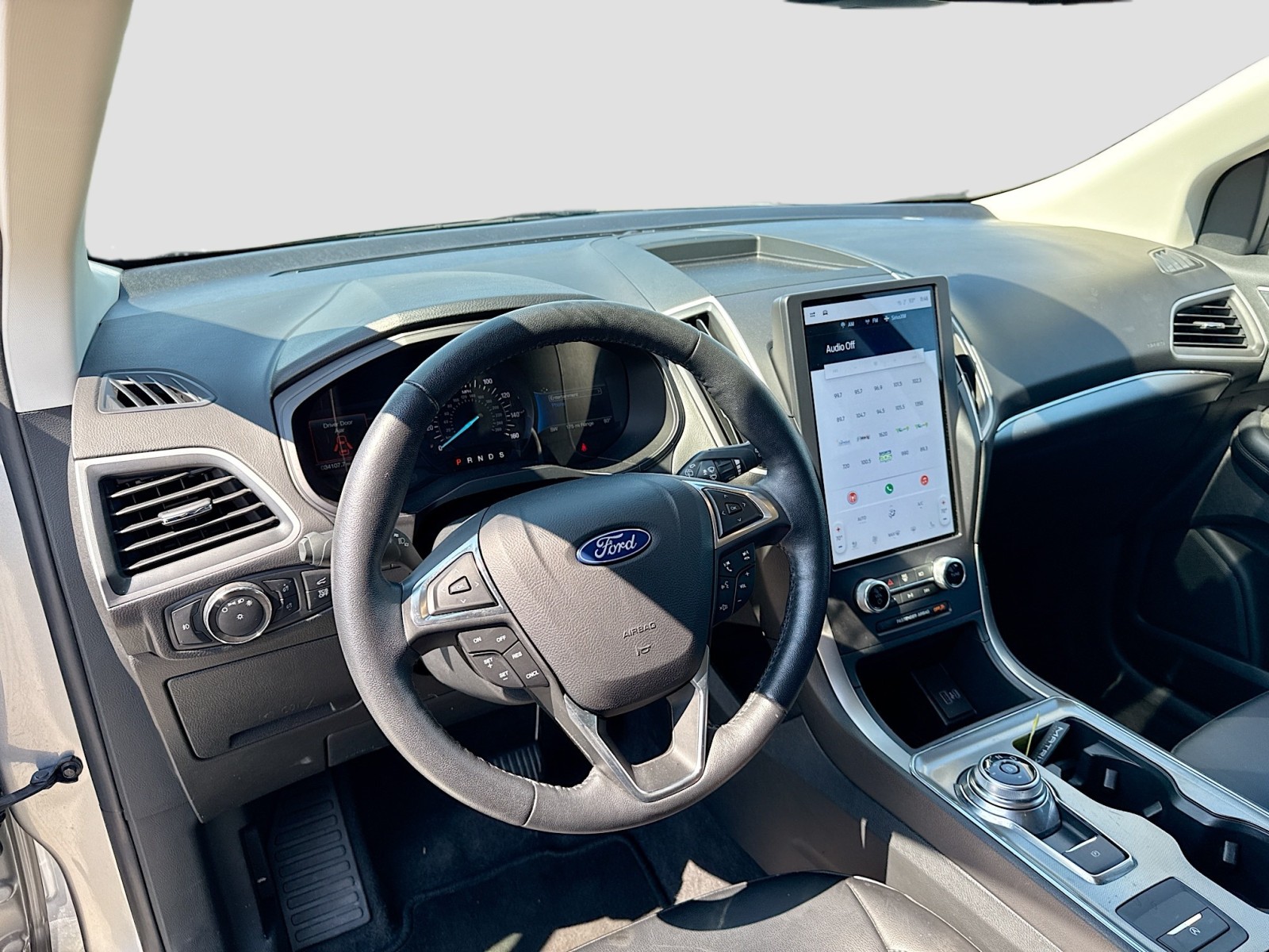 2022 Ford Edge SEL photo 9