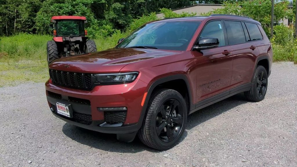 2025 Jeep Grand Cherokee Limited photo 3