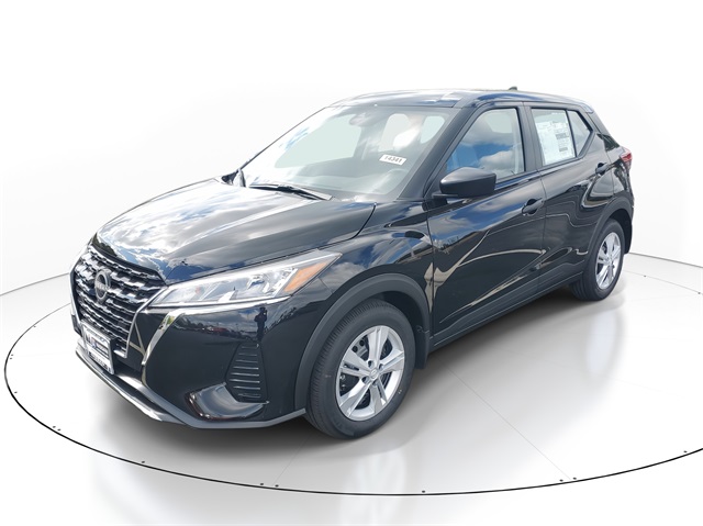 2025 Nissan Kicks Play S photo 2
