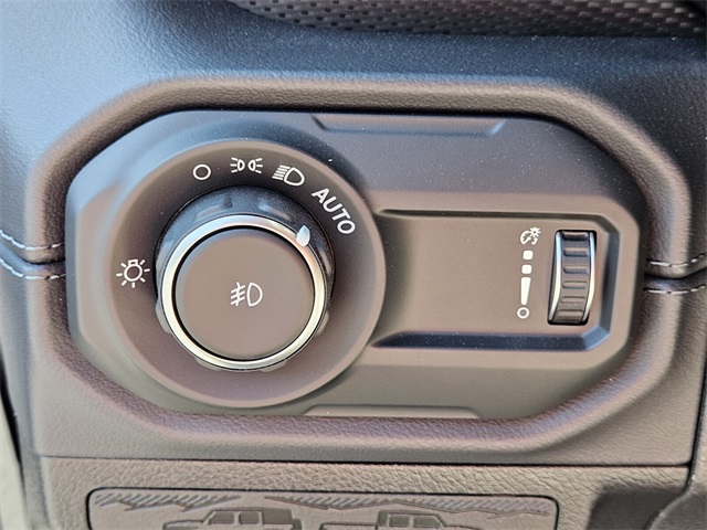 2025 Jeep Wrangler Rubicon X photo 30