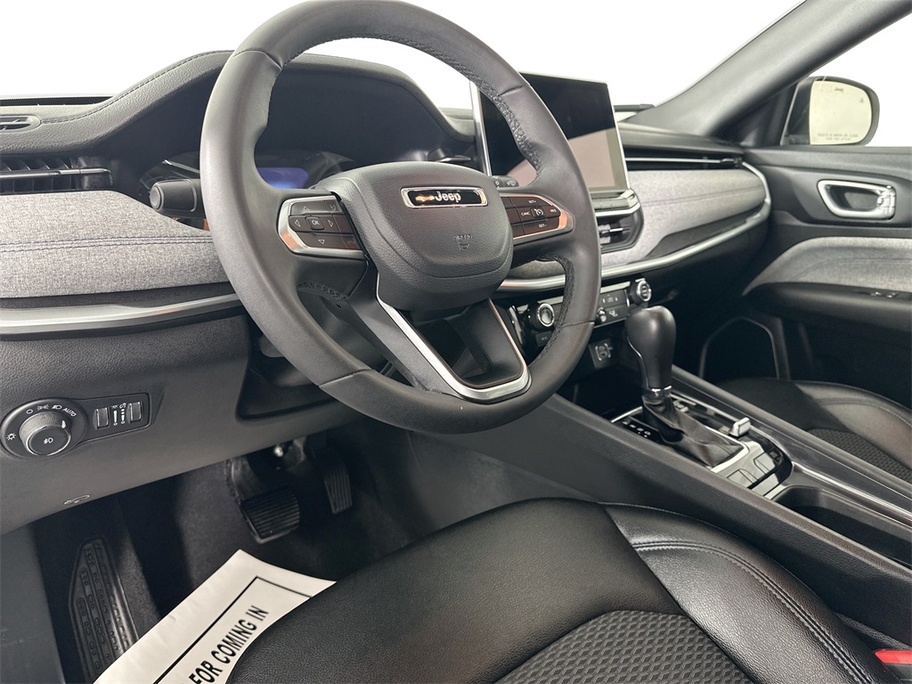 2024 Jeep Compass Latitude photo 13