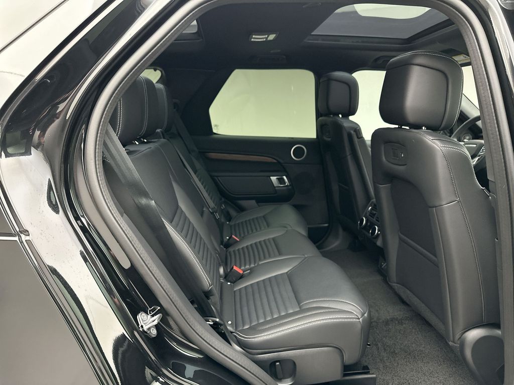 2025 Land Rover Discovery SE photo 5