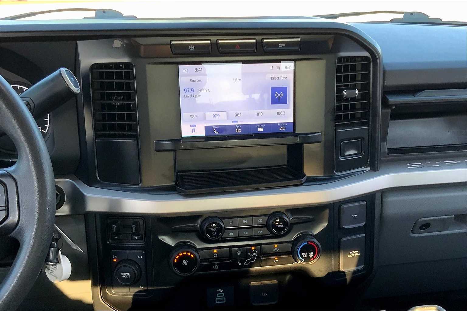 2024 Ford F-250 XLT photo 6