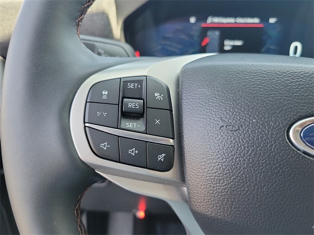 2025 Ford Explorer photo 6